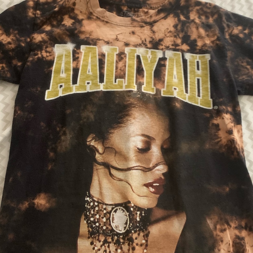 Aaliyah’s graphic tee for @nini